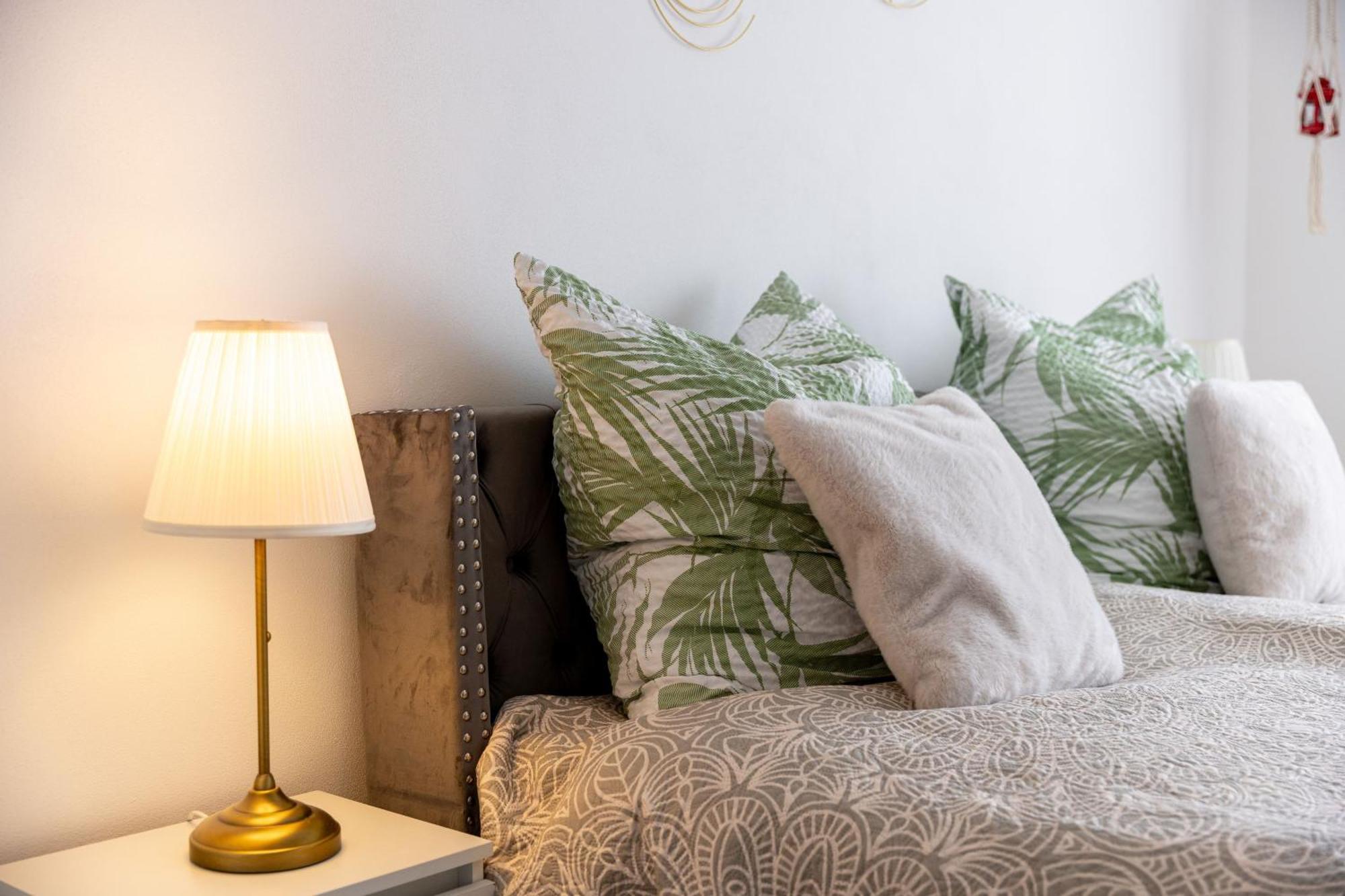 Schoenes, Modernes Apartment Mit Zwei Schlafzimmern - Zentral Mit Balkon Fuer 6 Personen Montabaur Ngoại thất bức ảnh