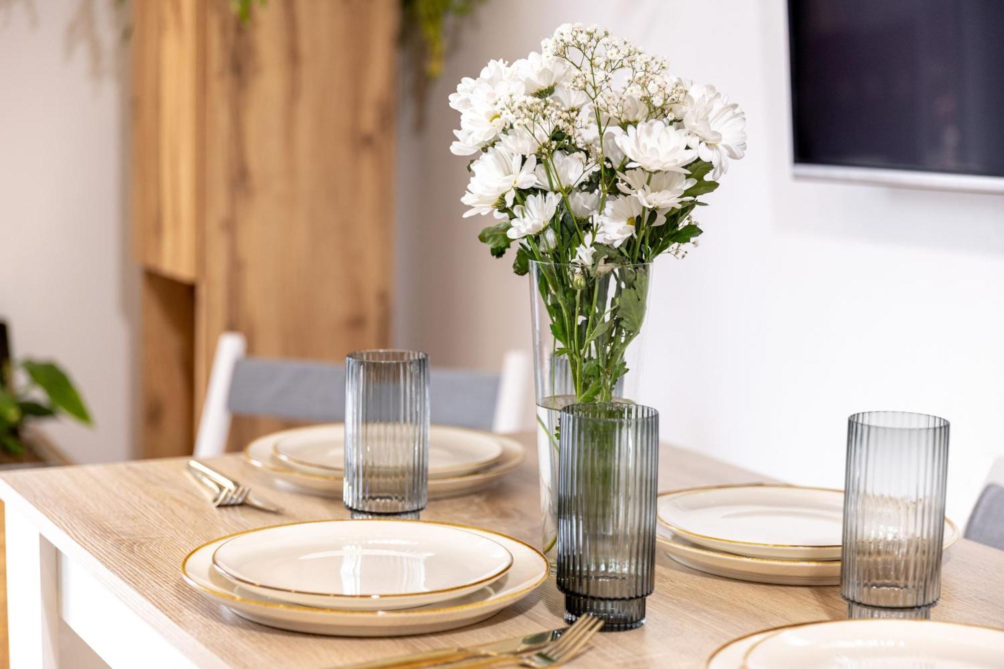Schoenes, Modernes Apartment Mit Zwei Schlafzimmern - Zentral Mit Balkon Fuer 6 Personen Montabaur Ngoại thất bức ảnh